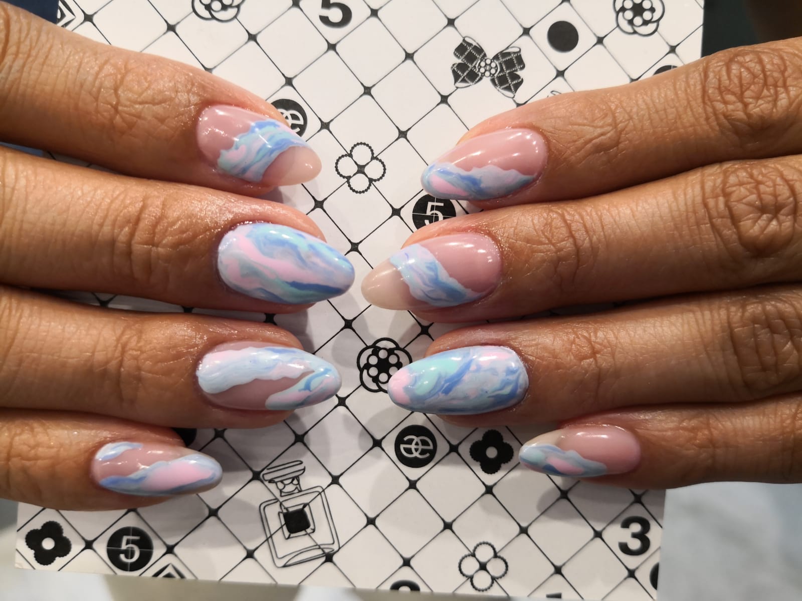 Marmoleado fluido pastel