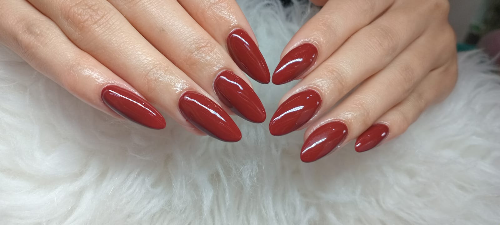 Stiletto rojo vino espejo