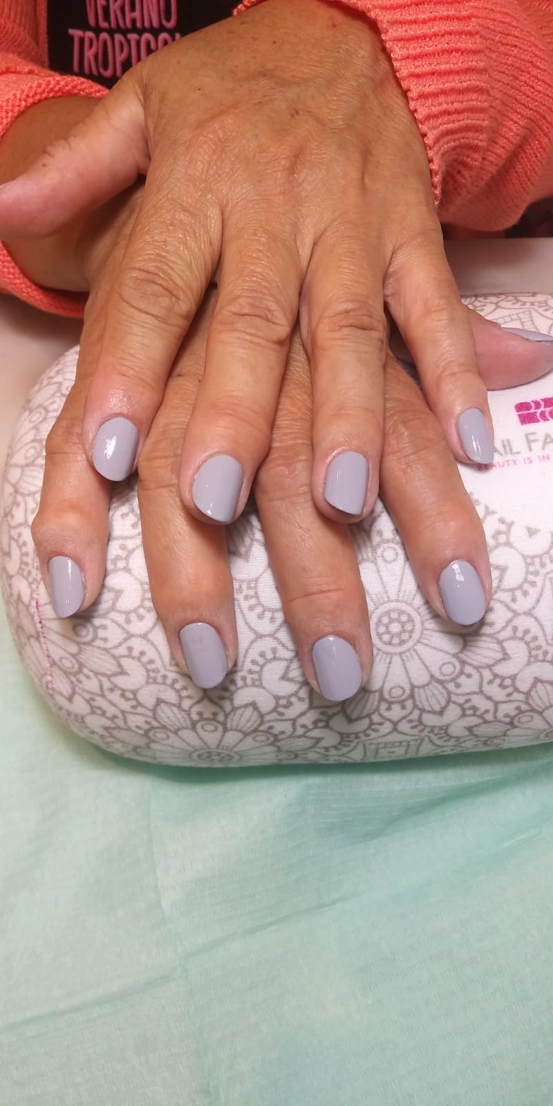 Gris lavanda cojín floral
